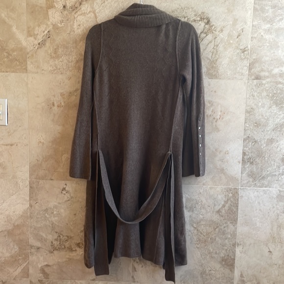 Cashmere with detail sweater in camel color. So daft and so warm! - Picture 4 of 8